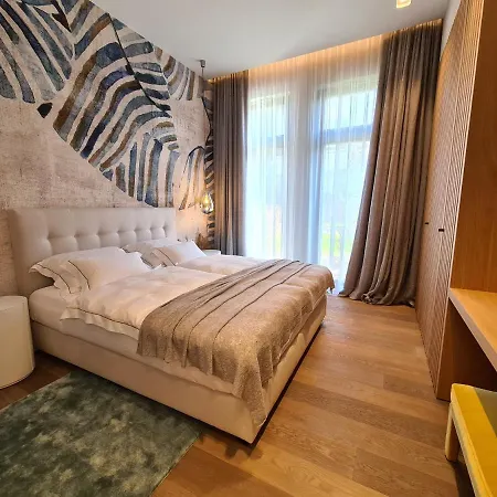 Suiten-aparthotel Aenea 4*