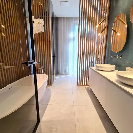 Suiten-aparthotel Aenea Apartmanhotel 4*